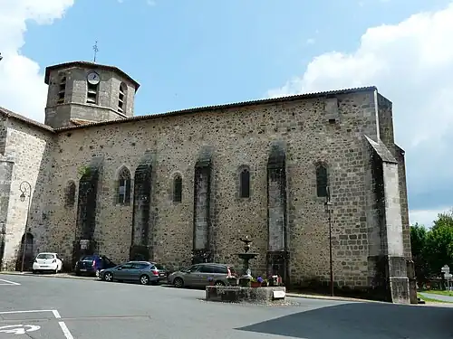 Brunnen vor der Kirche Notre-Dame-de-la-Nativité