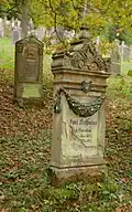 Reich verzierter Grabstein