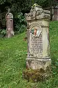 Grabstein eines Angehörigen der Leviten mit der typischen Kanne