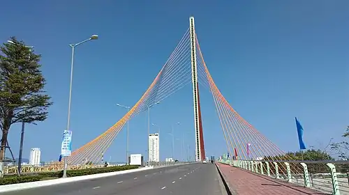 Schrägseile am westlichen Teil der Brücke