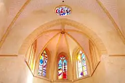Kapelle La Funéraria, Glasfenster von Shirley Jaffe