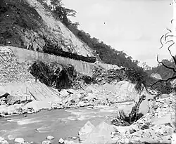 Wiederhergestelltes Trasse nach einem Hochwasser des Flusses Anai im Jahr 1892