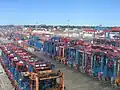 HHLA Container-Terminal Burchardkai; das Foto (2006) zeigt einen Teil der dortigen 120&nbsp;Flurförderfahrzeuge