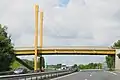 Brücke der Straße D 2020 über die A 20 im Süden der Gemeinde