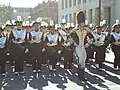 An US-amerikanischen High Schools und Colleges (in diesem Fall die Cal Band) sind Marching Bands mit Drum Majors häufig anzutreffen