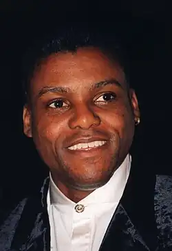 Der Titelverteidiger und vielfache Sieger bei Olympischen Spielen sowie Weltmeisterschaften Carl Lewis belegte diesmal den medaillenlosen Rang&nbsp;vier