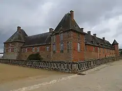 Südansicht des Galerieflügels (links) und Flügels der Großen Appartements (rechts)
