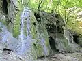 Der höchste der Beușnița-Wasserfälle bei geringem Wasserstand