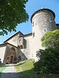 Burgturm und Eingangsbereich