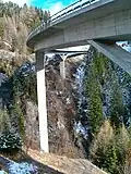 Pfeiler 2 und 3, gut sichtbar die Unterschiede der Betonfarbe