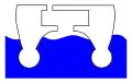 Querschnittskizze eines Katamarans oder einer halbtauchfähigen Plattform mit einem offenen Moonpool über der Wasseroberfläche