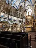 … Orgel und Altar …