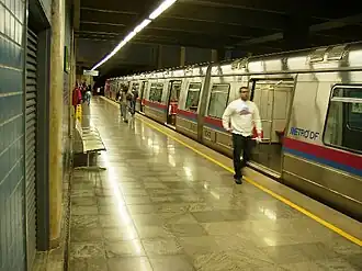 Ein Zug der Metrô Brasília in der Endstation Central (2007)