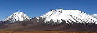 Juriques mit Licancabur im Hintergrund