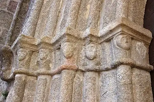 Eingangsportal der Kirche Saint-Paixent