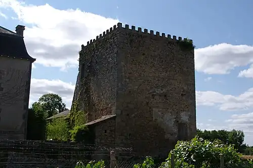 Der übriggebliebene Turm der Burg Champniers