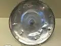 Platte mit sternförmiger geometrischer Verzierung in der Mitte