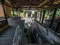 Haltestelle im Innern des Bahnhofs