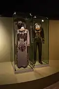 Charra-Tracht (links)