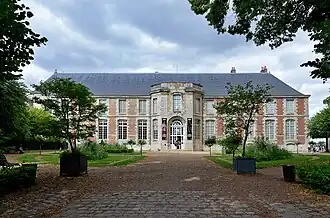 Hauptfassade des Bischofspalast, heute Musée des Beaux-Arts.