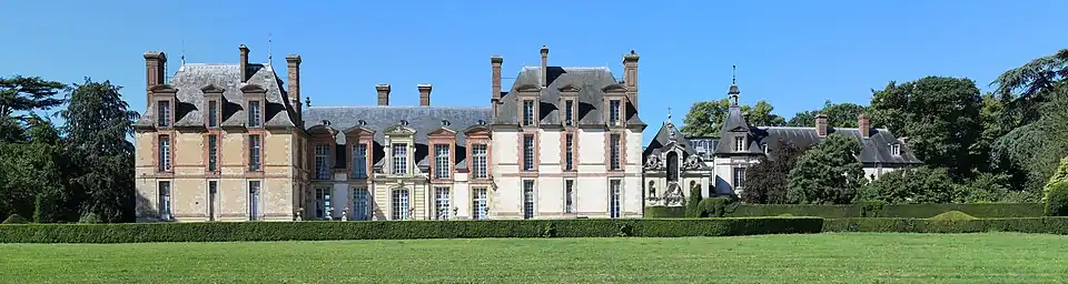 Schloss Thoiry, Vorderansicht