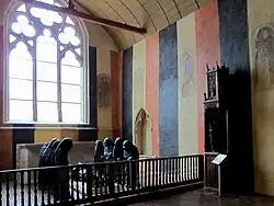 Burgkapelle mit der Replik des Grabmals Philippe Pots