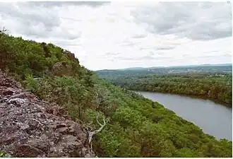 Basaltklippen (Holyoke-Formation) auf dem Chauncey Peak, Connecticut