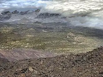 Der Chinyero mit umgebender schwarzer Schlacke vom Teide aus gesehen