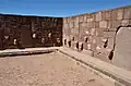 Halbunterirdischer Tempel, Teil einer Mauer