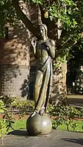 Statue „Christus Welterlöser“ vor St. Audomar in Frechen