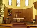 Altarbereich innerhalb der Kirche