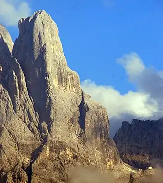 Cima della Madonna von Nordwesten (San Martino). Blick auf die Schleierkante, rechts unten die Velohütte