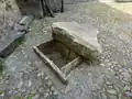 Die im County Carlow gefundene Steinkiste wird heute im 2. Innenhof ausgestellt