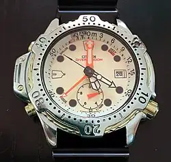 Taucheruhr von Citizen mit Tiefenmesser (Zeiger auf 12 Uhr = 0&nbsp;m Tauchtiefe), erschienen 2011