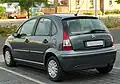 Limousine mit vier Türen und Steilheck (ebenfalls Fünftürer)