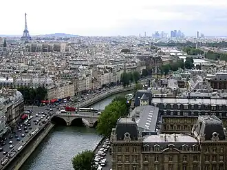 Der Mont Valérien am Horizont hinter Paris