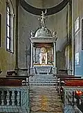 Sakramentsaltar im Chor des linken Seitenschiffs