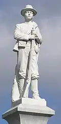 Nahaufnahme der Comrades Statue vor dem County Courthouse