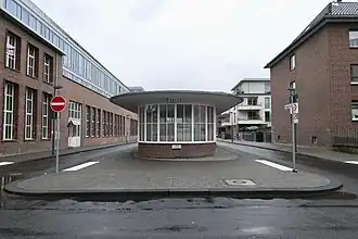 Pförtnerhäuschen Tor&nbsp;1 Seekabelstraße/Ecke Niehler-Straße (jetzt als Café genutzt)