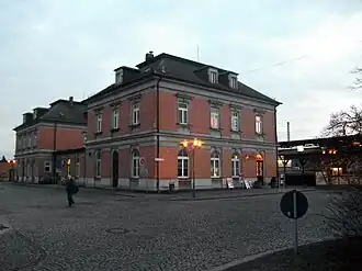 Empfangsgebäude, Straßenseite