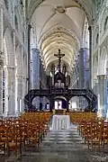 Das Kirchenschiff und die Orgel