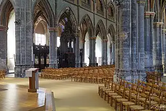 Das Kirchenschiff vom Chor aus gesehen