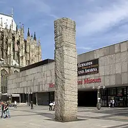 Columne pro Caelo (1984), Roncalliplatz, Köln
