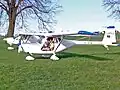 Flugbetrieb auf dem Flugplatz Crussow April 2007, eine Comco C-42 Remos Gemini