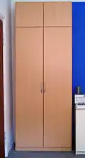 Moderner Schrank