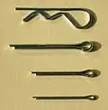 Formen: Federstecker (oben) und normale Splinte