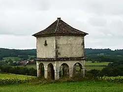 Taubenturm beim Schloss La Cousse