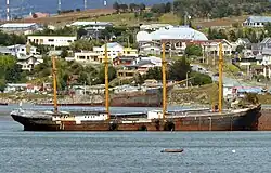 Das Wrack als Wellenbrecher 2018 in Punta Arenas