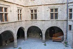 Innenhof des Château du Boy
