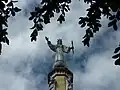 Die Christusstatue von Marceliano Vallejo auf der Fassade